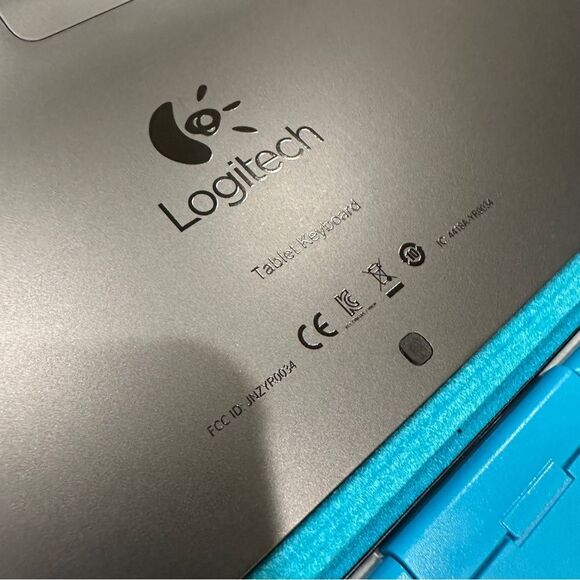 Logitech Wireless tablet Keyboard and stand - Picture 3 of 13